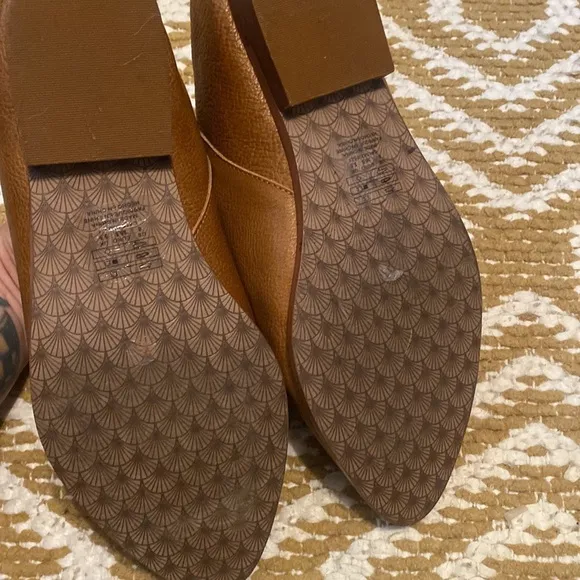 Kelsi Dagger pointy toe flats