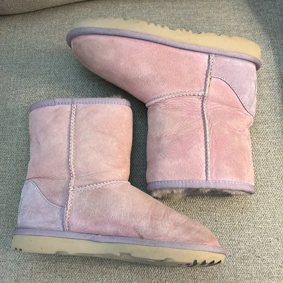 UGG Classic Short Shearling Boots in Lilac Girls size 3