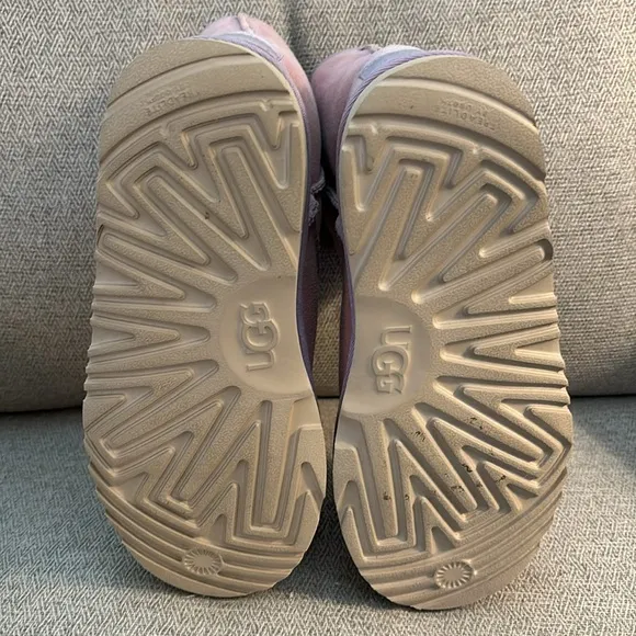 UGG Classic Short Shearling Boots in Lilac Girls size 3